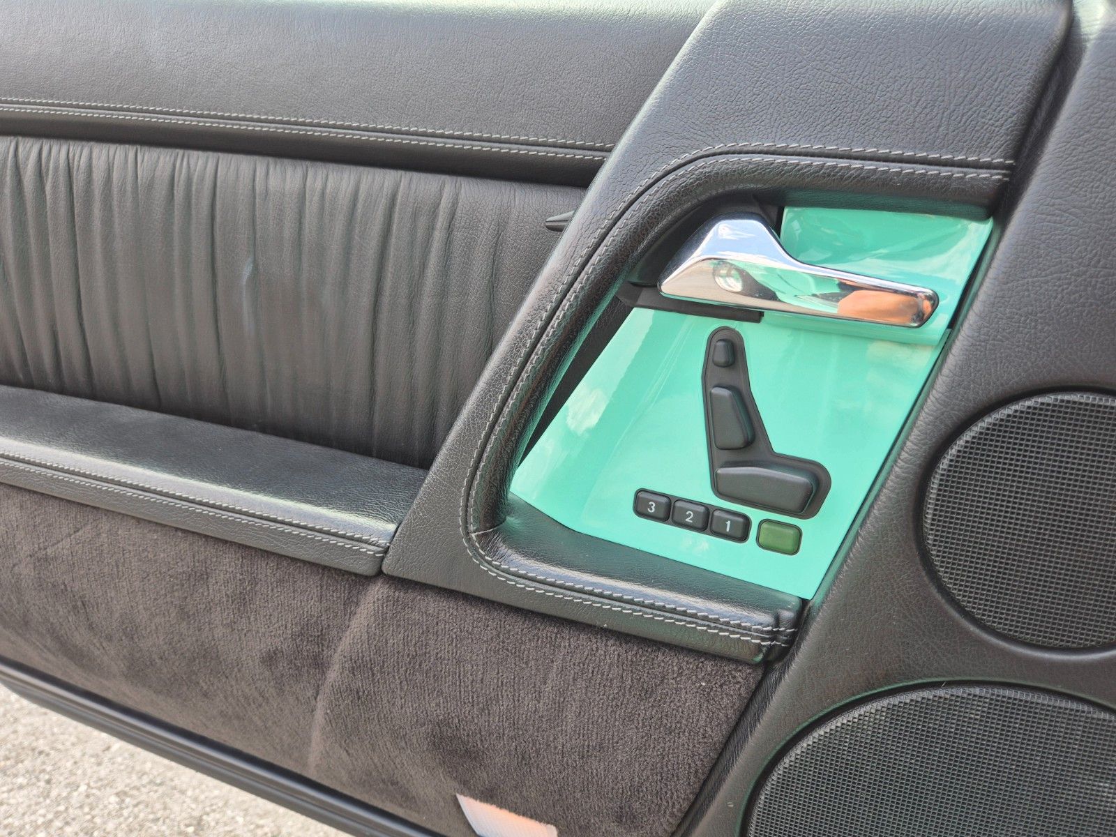 Fahrzeugabbildung Mercedes-Benz SL 600 AMG Unikat in Porsche Mint/Full Designo