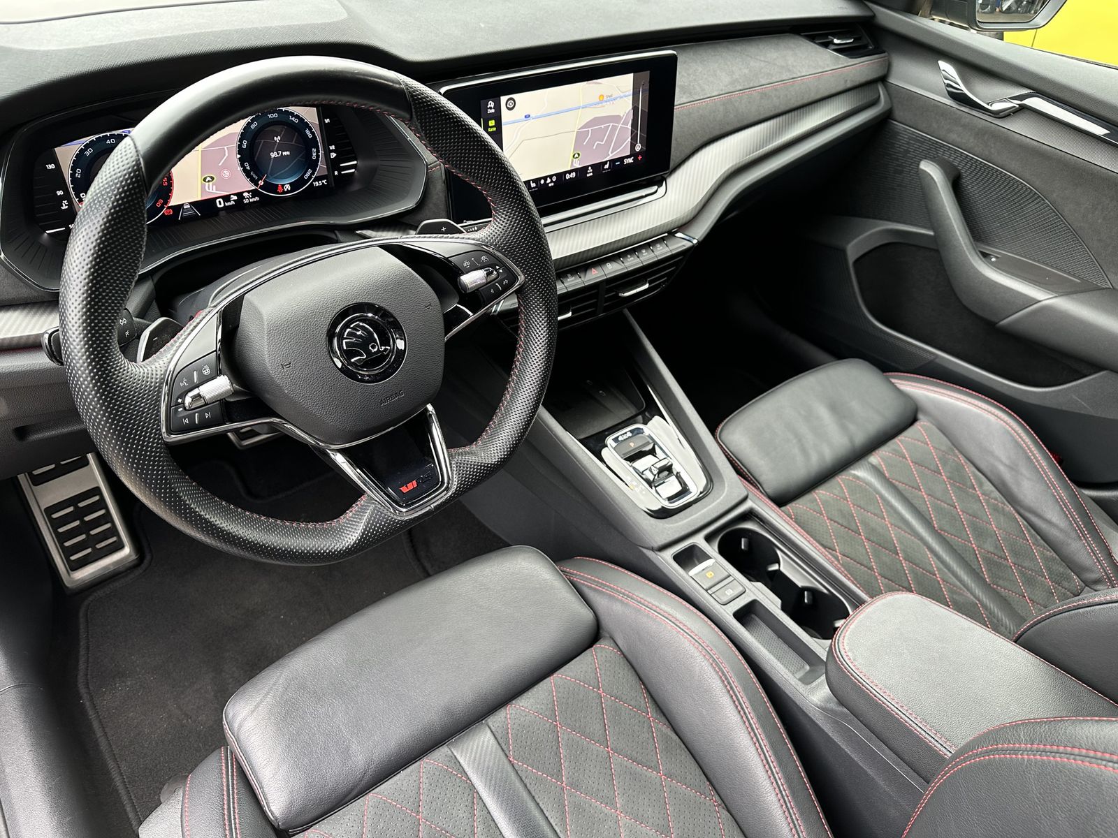 Fahrzeugabbildung SKODA Octavia Combi 2.0 TDI DSG 4x4 RS NAV+LED+ACC+AHK