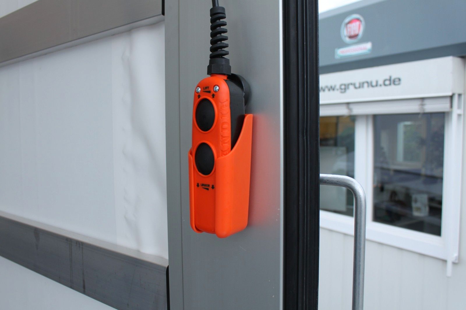 Fahrzeugabbildung Iveco 70C18HA8/P Schiebeplane