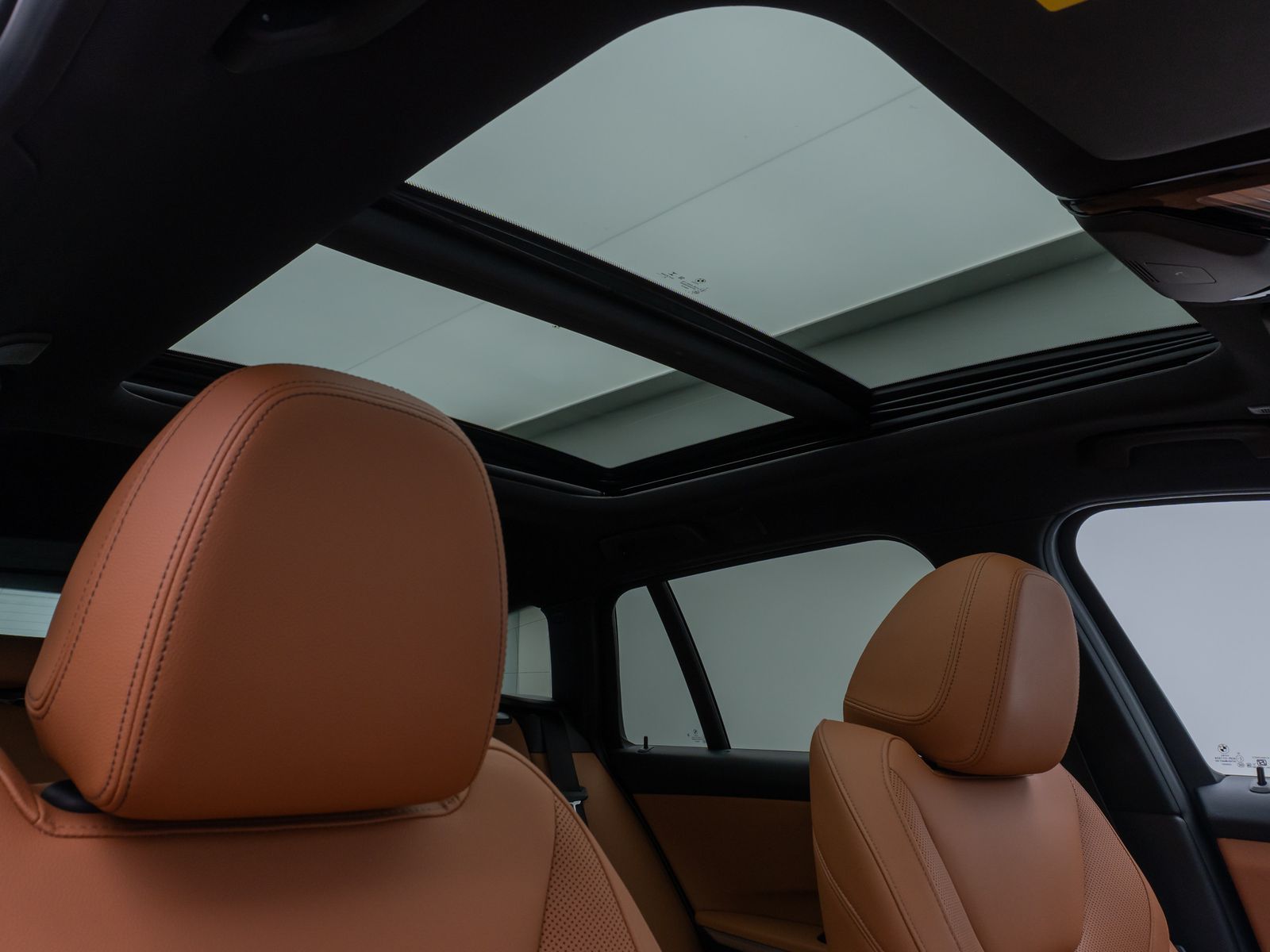 Fahrzeugabbildung BMW 330e xD M Sport Panorama Laser Kamera HUD HiFi