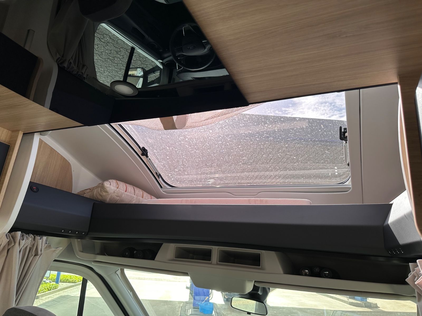 Fahrzeugabbildung Challenger 337 GA Etape Edition M25 Automatik Arctic-Paket