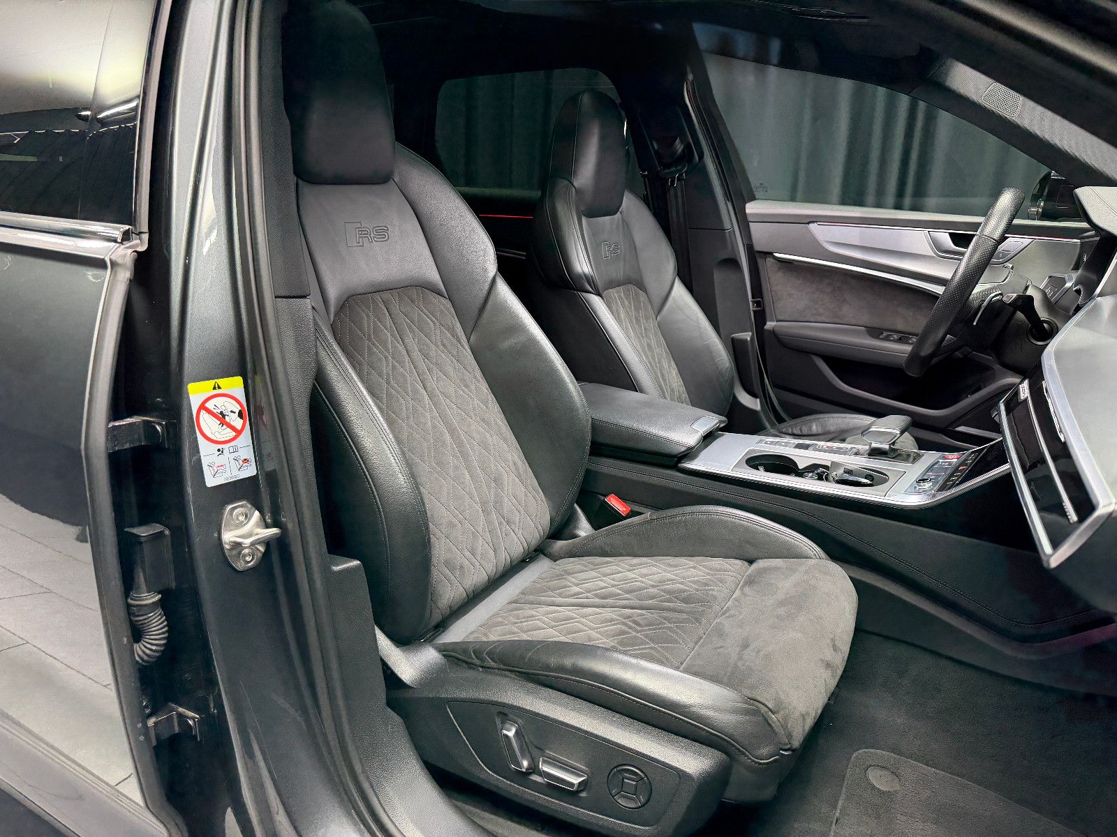 Fahrzeugabbildung Audi RS6 Avant 4.0 TFSI quattro |KERAMIK|B/O