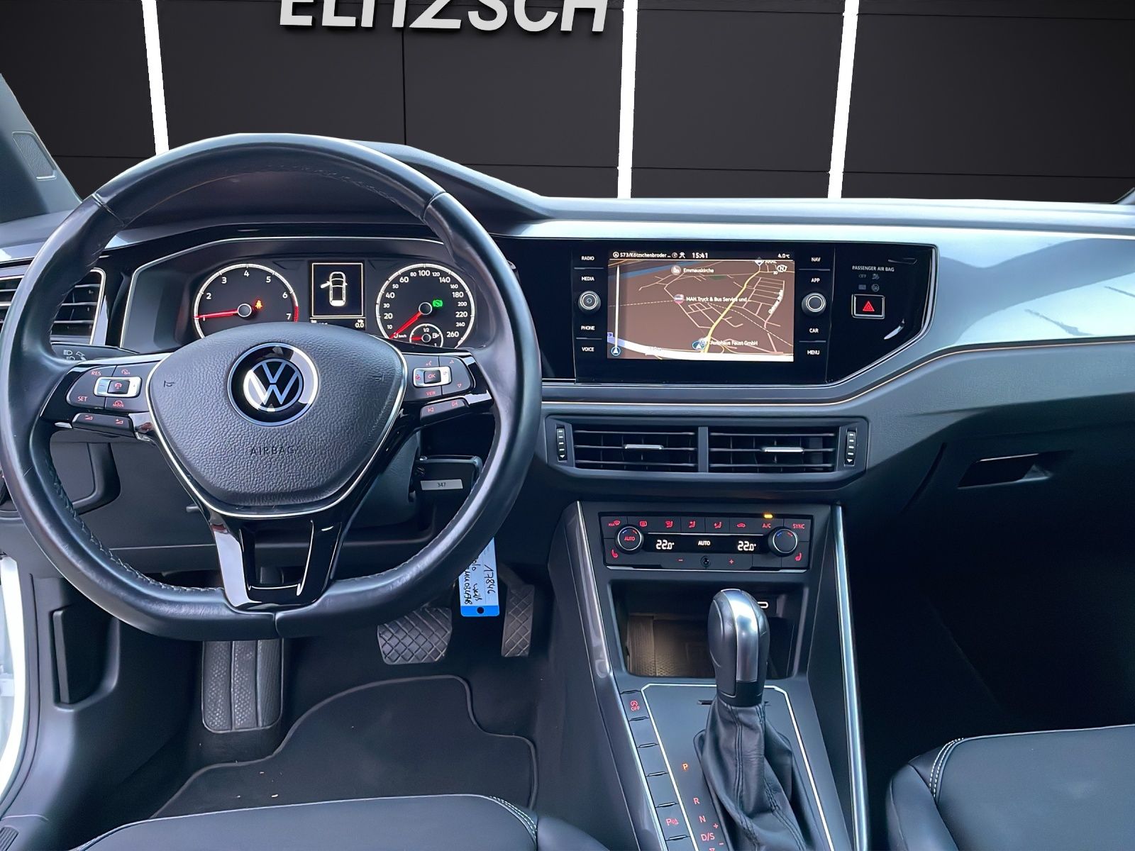 Fahrzeugabbildung Volkswagen Polo Highline TSI DSG LED ACC SHZ PDC Navi Klima