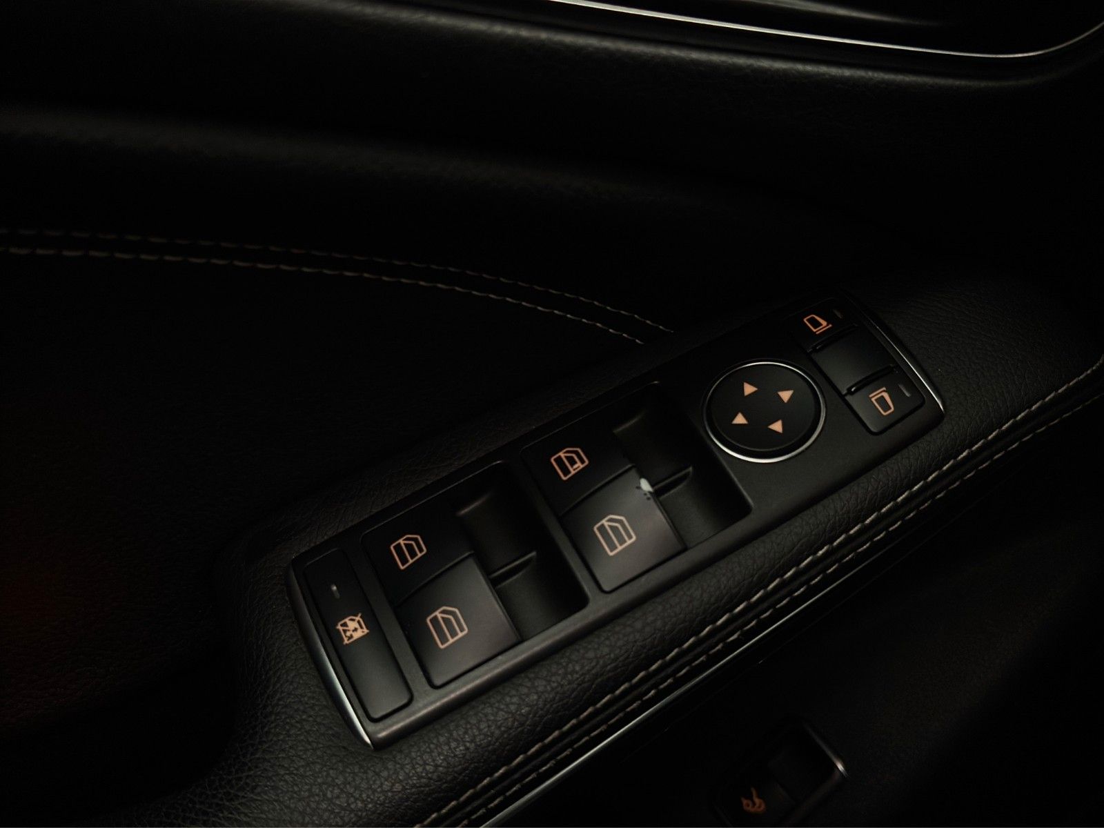 Fahrzeugabbildung Mercedes-Benz CLA 180 *Pano*Automatik*Bi-Xen*Navi*Sitzheizung