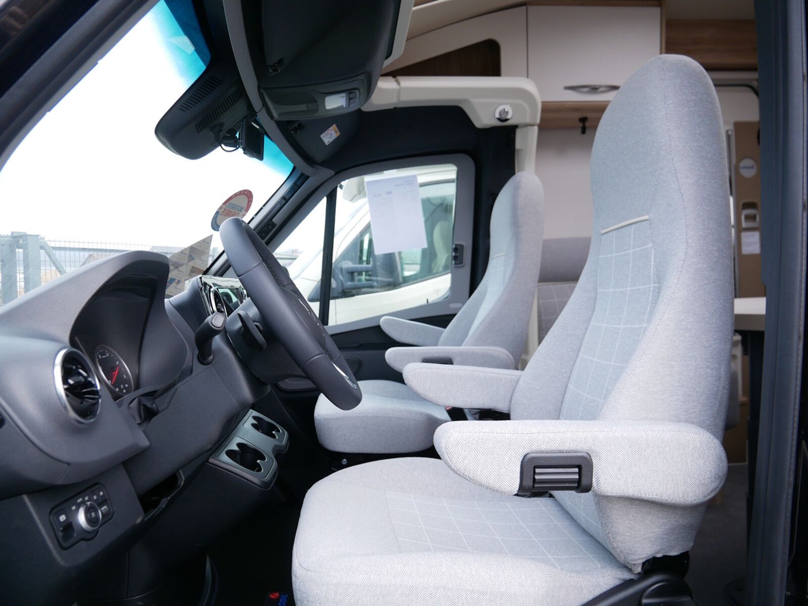 Fahrzeugabbildung Eura Mobil Profila T PT726EB Mondial-Paket, Zusatzbett