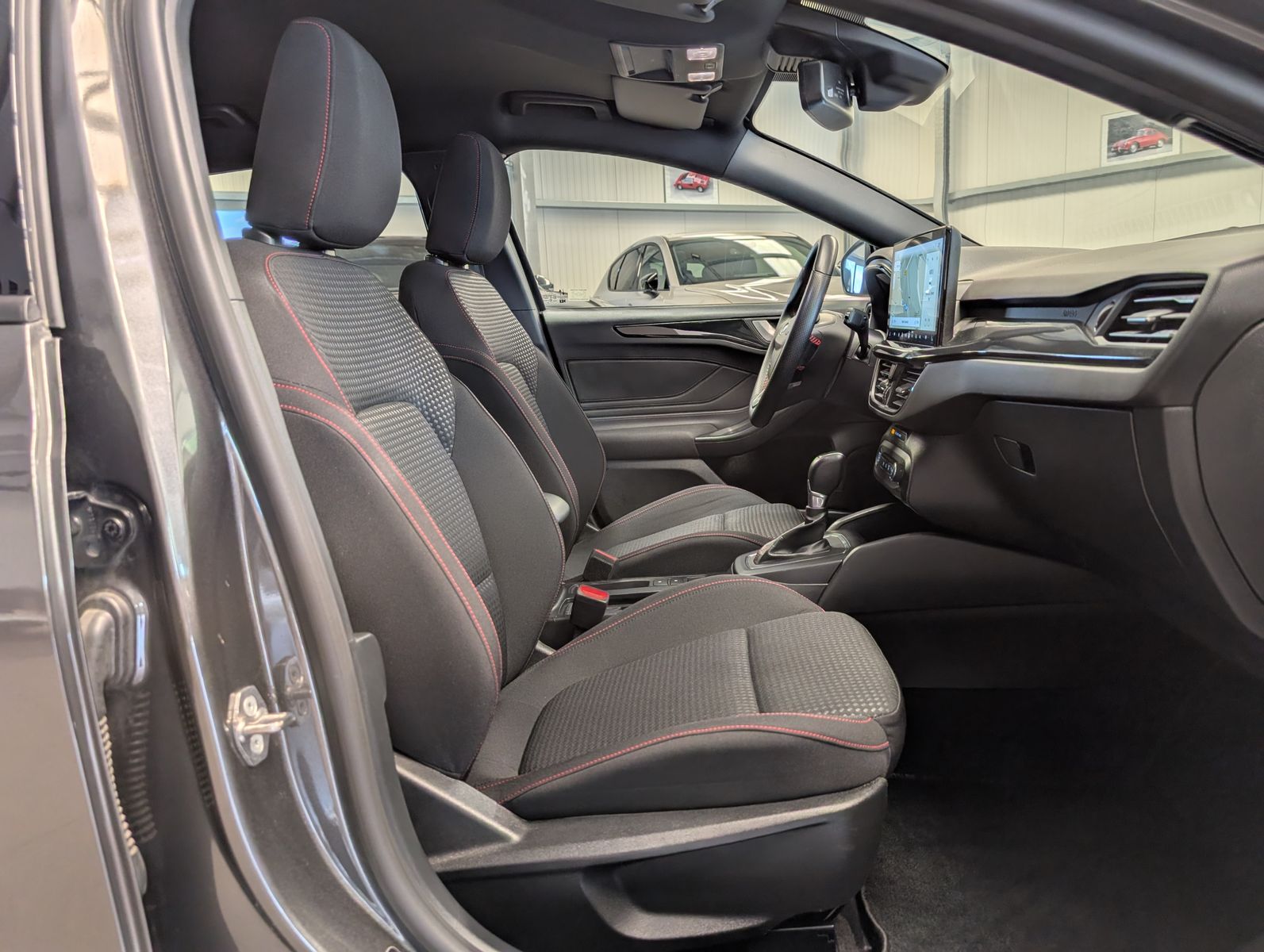 Fahrzeugabbildung Ford Focus 1.0 EB ST-Line ACC LED CAM Styling WINTER