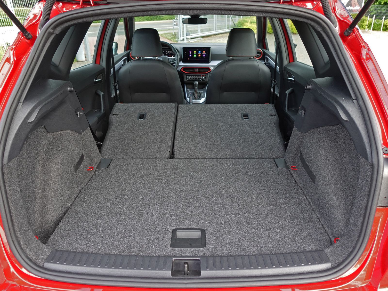 Fahrzeugabbildung SEAT Arona 1.5 TSI DSG FR Full Link ACC RFK DINAMICA