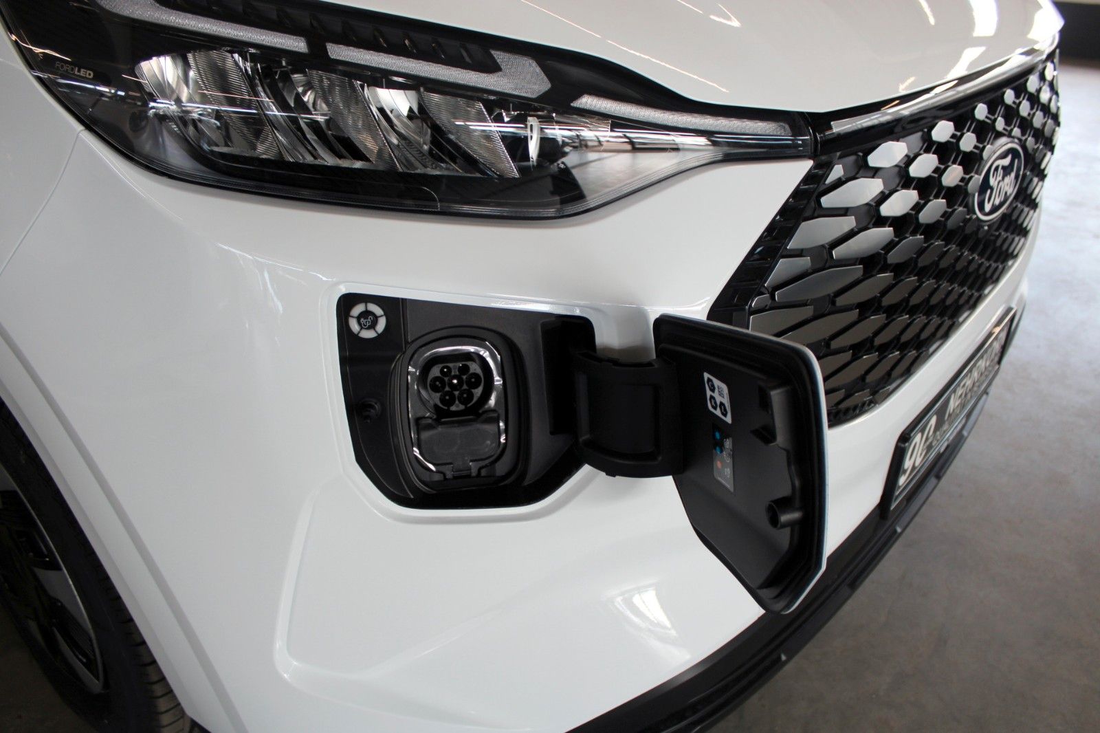 Fahrzeugabbildung Ford E-Transit Custom L1 TREND 9-Sitze AHK NAVI GJR