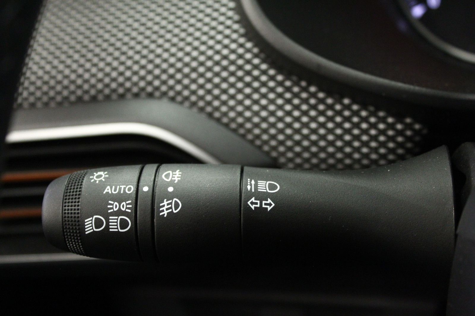 Fahrzeugabbildung Dacia Sandero TCe 90 Stepway Expression *Allwetterreif