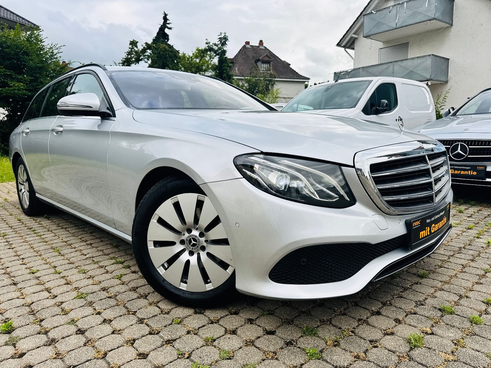 MERCEDES-BENZ E 220 E -Klasse T-Modell Kamera LED-Scheinw. TOP