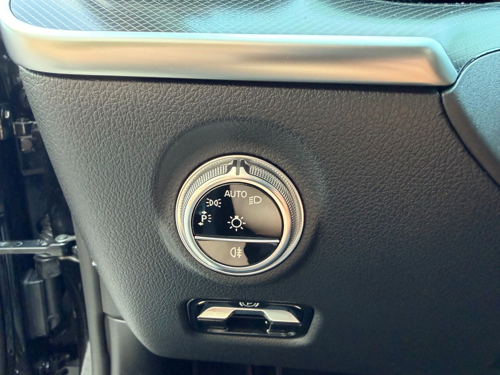 Fahrzeugabbildung Mercedes-Benz C 200 T Avantgarde+RKamera+SpurhaltA+Ambiente