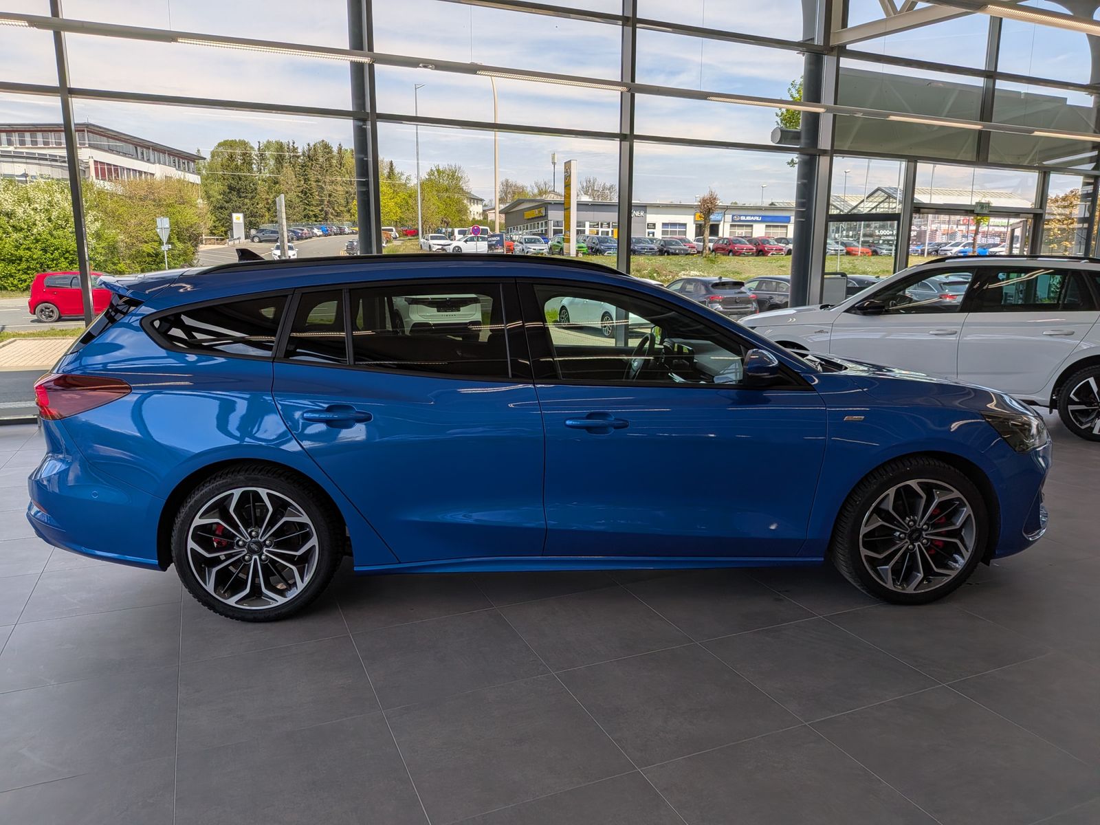 Fahrzeugabbildung Ford Focus ST-Line X Styling Matrix B&amp;O Pano 18"