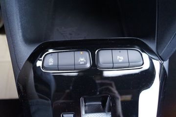 Bild 11 Opel Corsa F GS. 1.2 Direct Injektion AT8