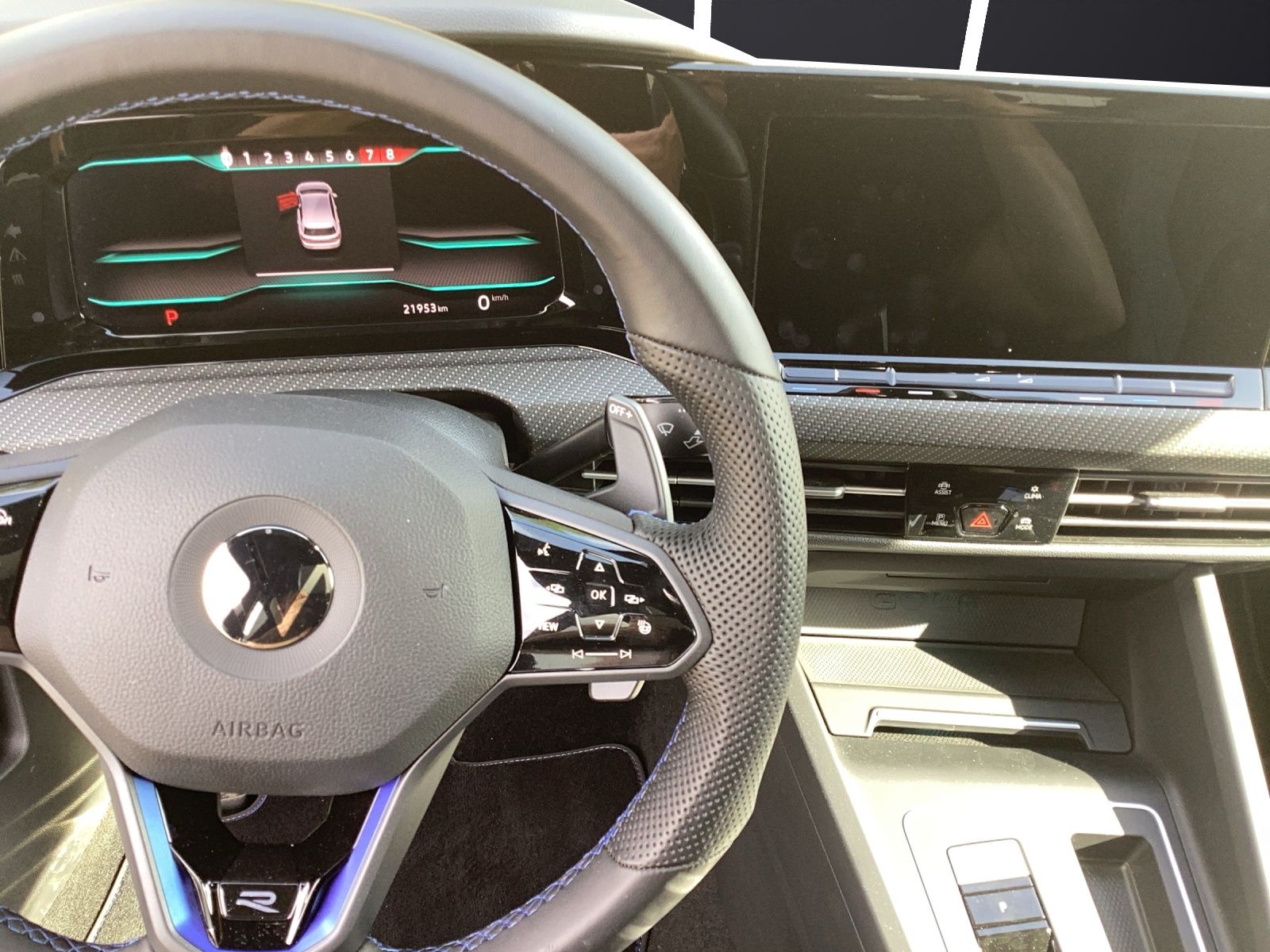 Fahrzeugabbildung Volkswagen Golf VIII R DSG 4M Black-Stye Matrix Akrapovic H