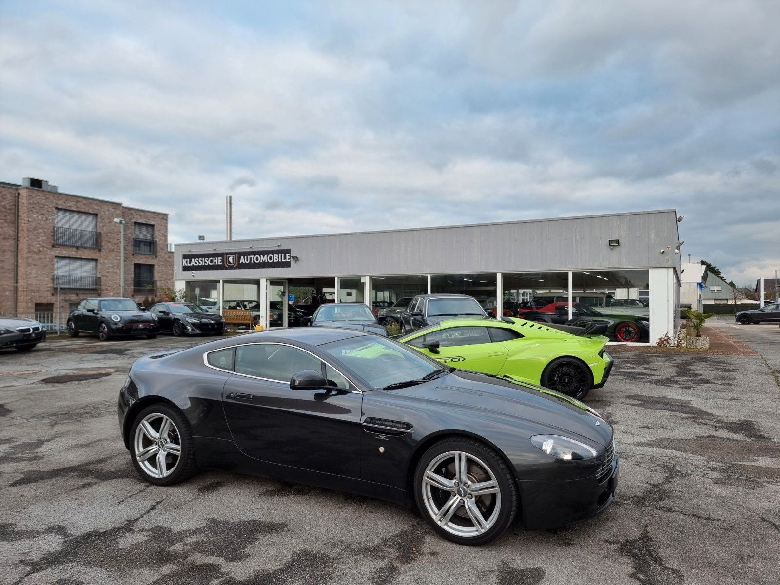 Fahrzeugabbildung Aston Martin V8 Vantage 4.7l/Quantum Silber/BRD/Erstlack/2.Hd