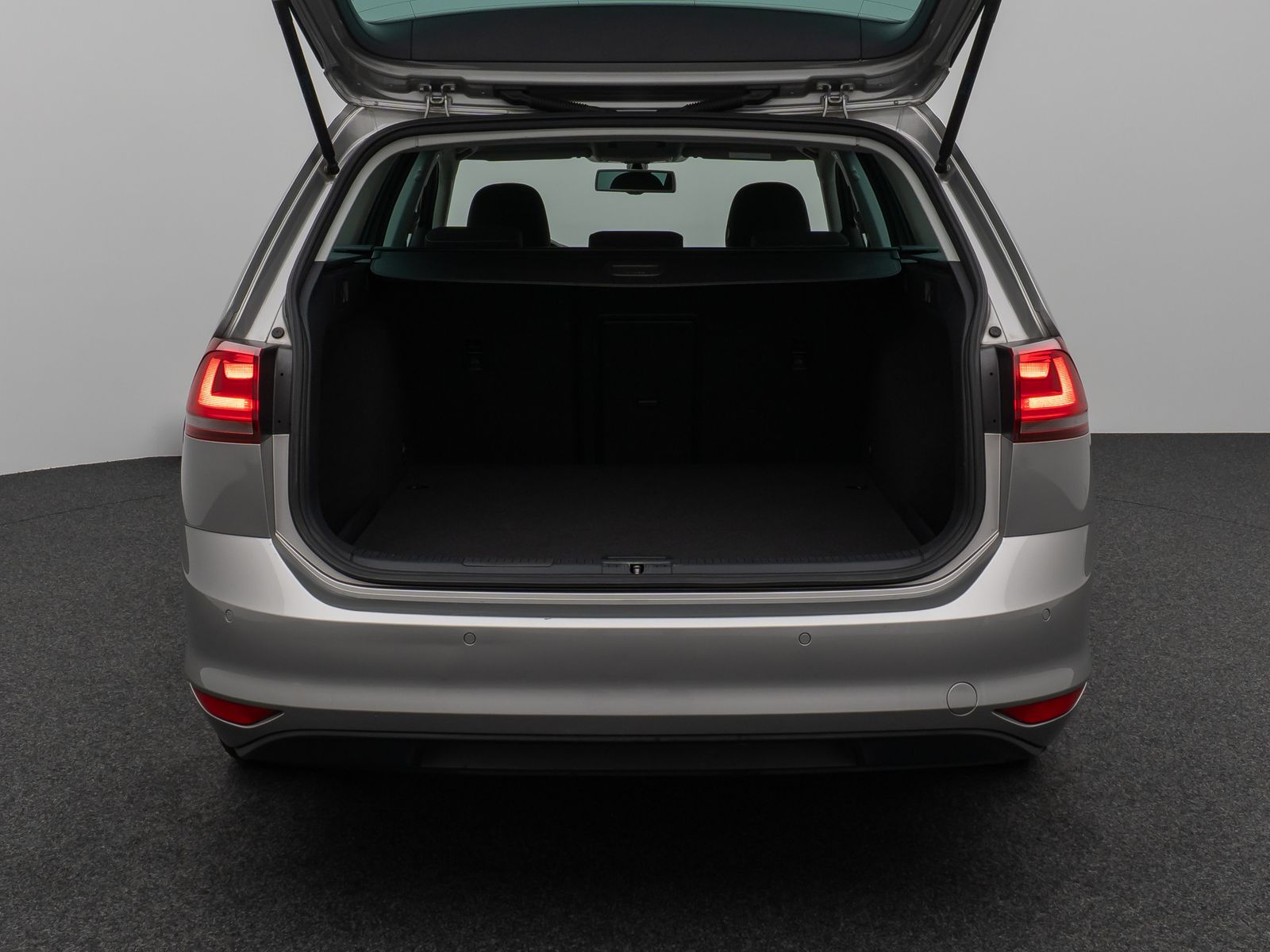 Fahrzeugabbildung Volkswagen Golf VII Variant Lounge BMT Sitzhzg Navi AHK