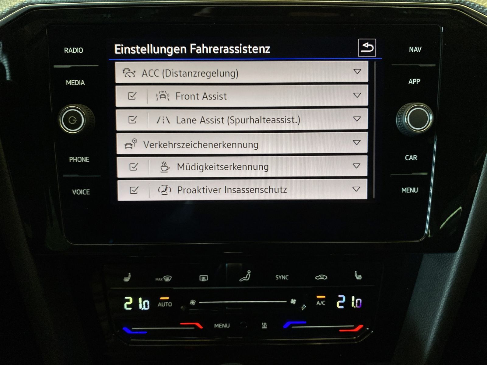 Volkswagen Passat - Bild 11