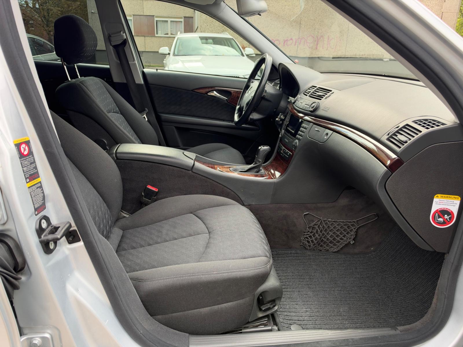 Mercedes-Benz E220 2005 — photo 8