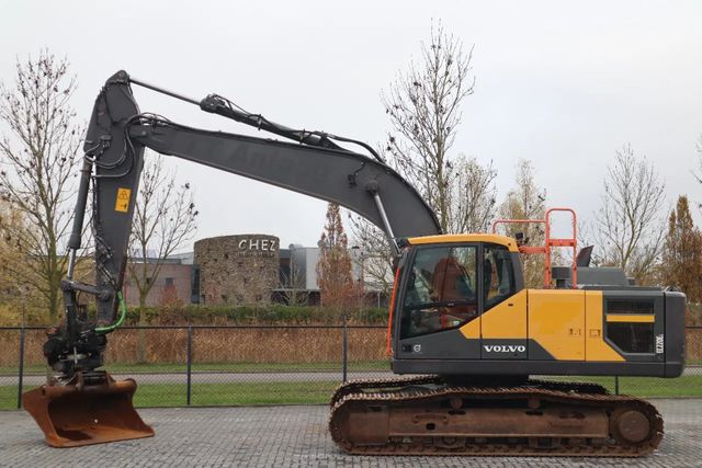 Volvo EC 220 EL | ROTOTILT | QUICK COUPLER | BUCKET |