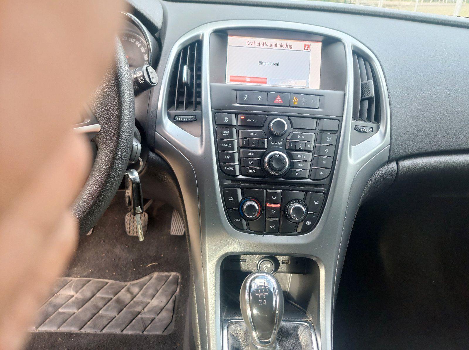 Opel Astra 2013 — photo 5
