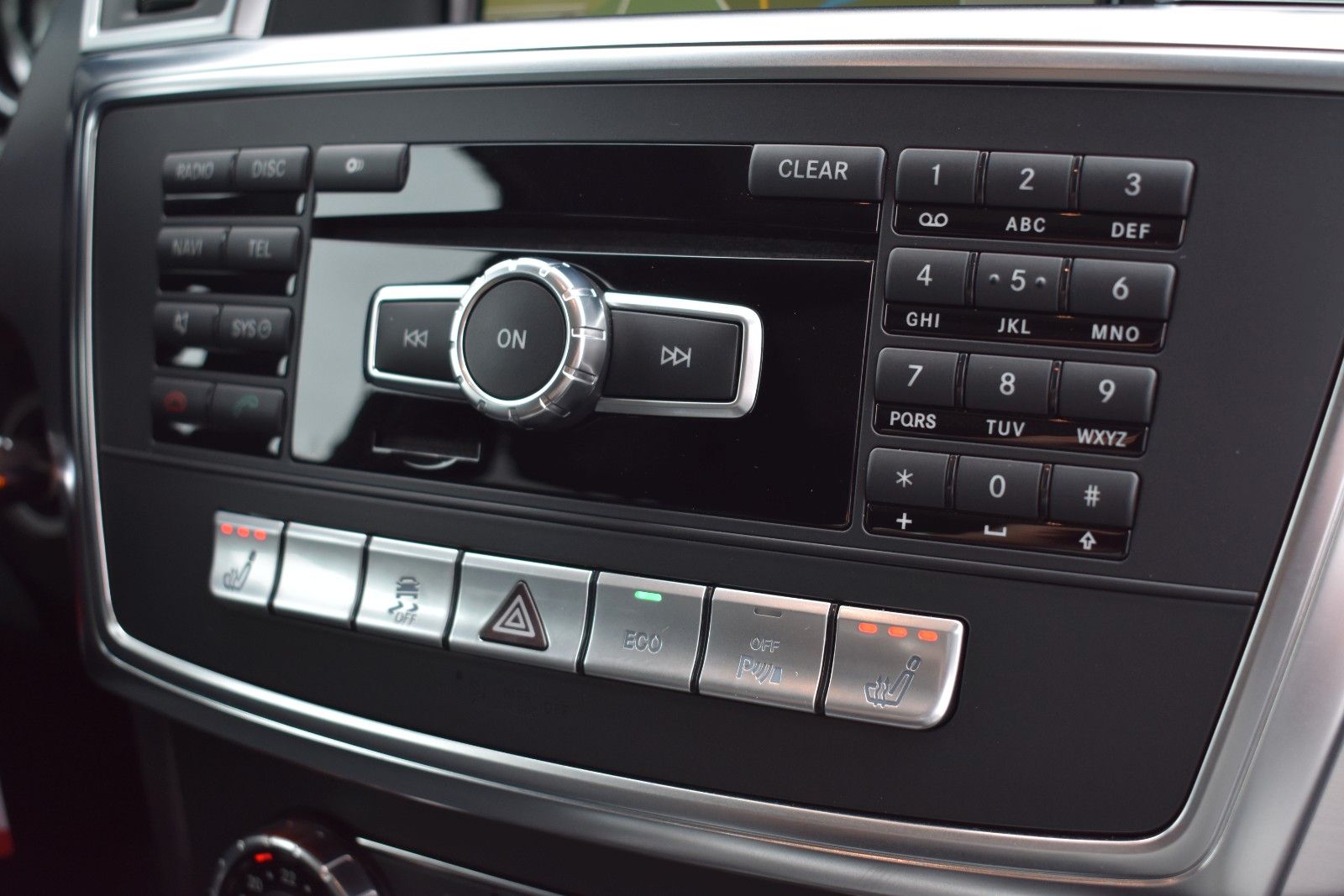 Fahrzeugabbildung Mercedes-Benz ML 350 CDI BlueTec 4Matic AHK/PANO/DISTRONIC