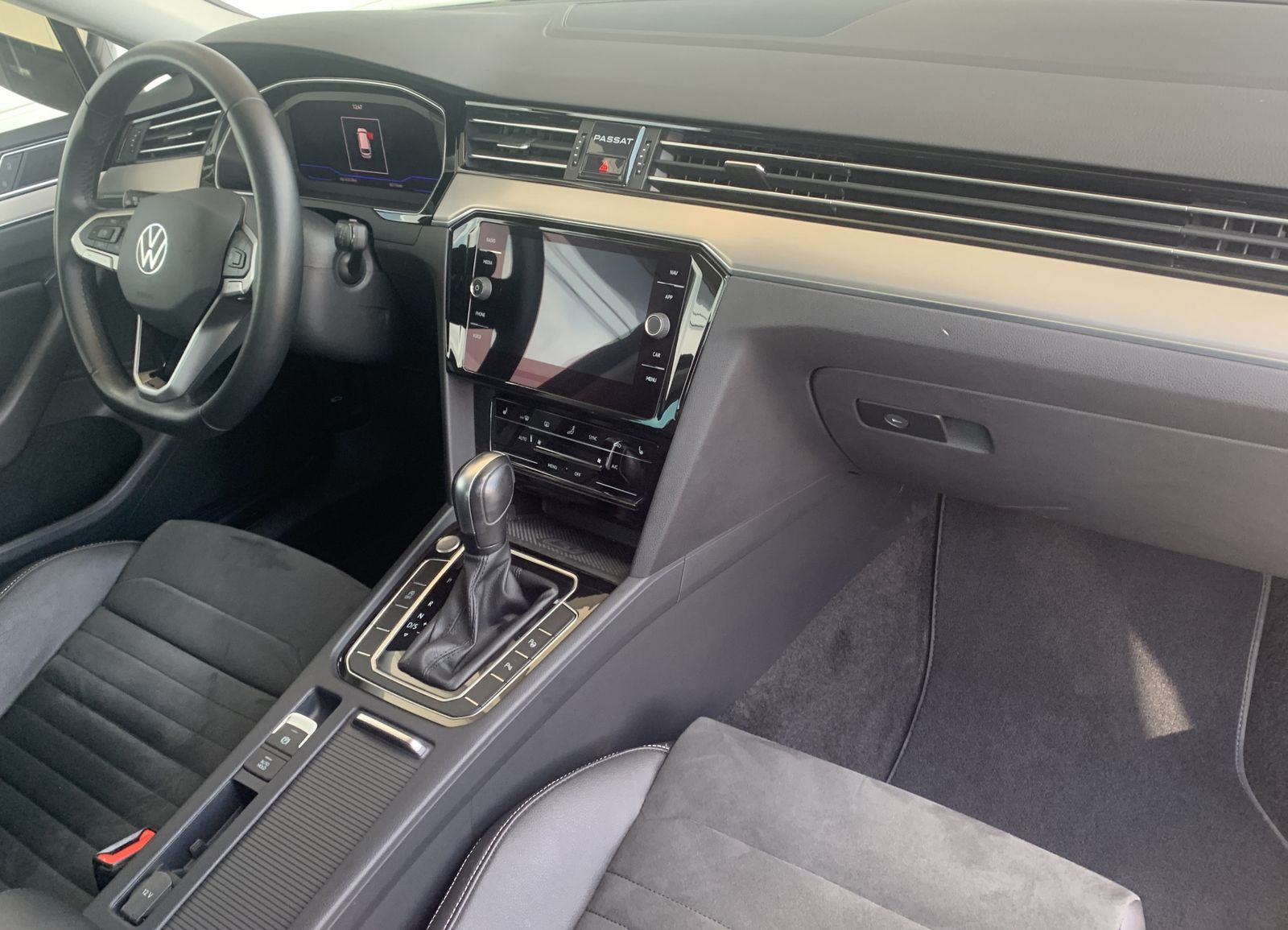 Fahrzeugabbildung Volkswagen Passat Variant 2.0 TDI*Elegance*AHK*Leder*Matrix