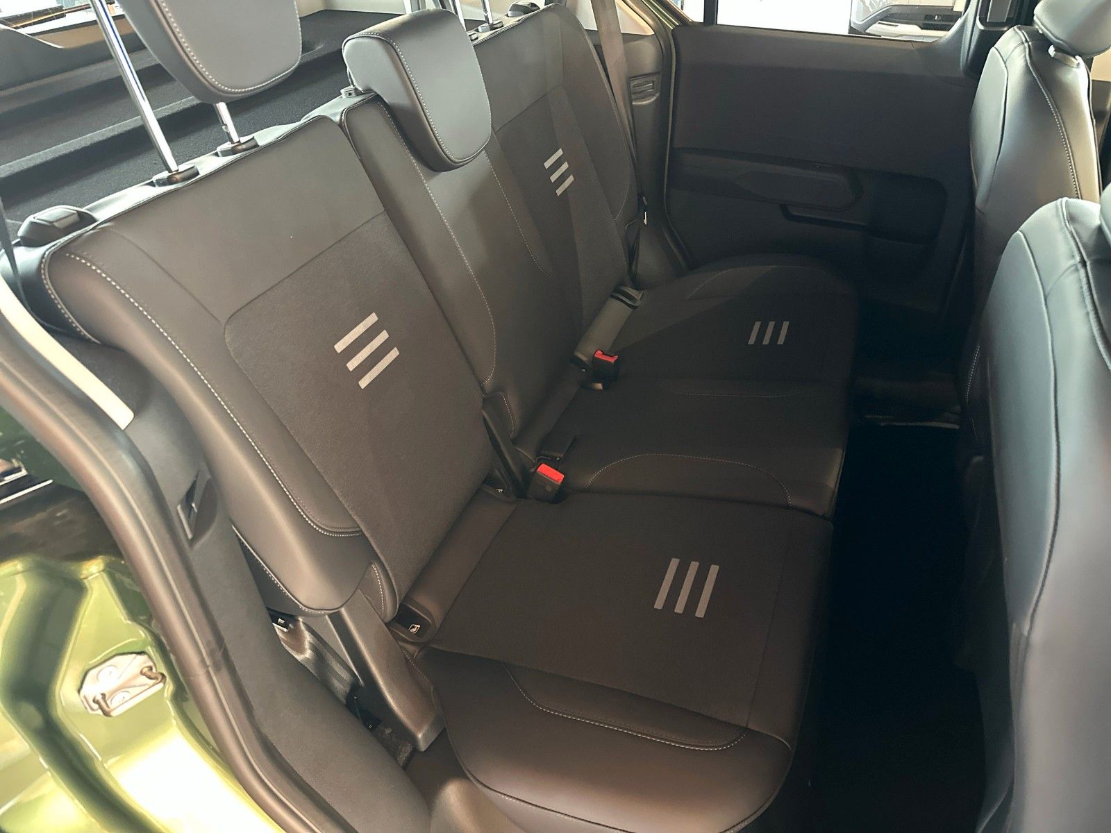 Fahrzeugabbildung Ford Tourneo Courier BEV Active, FAHRASSISTENZPAKET