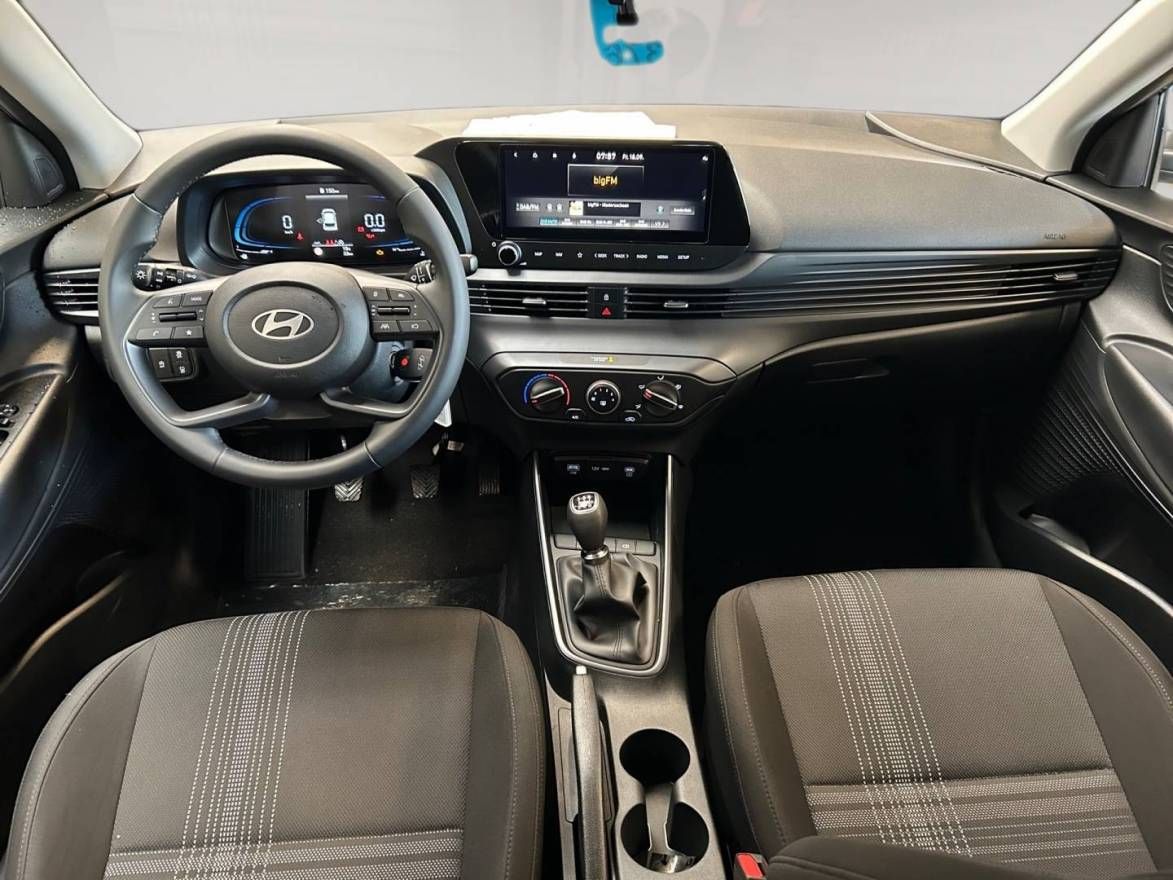 Fahrzeugabbildung Hyundai i20 Select Funktionspaket PDC Navi Rückfahrkamer