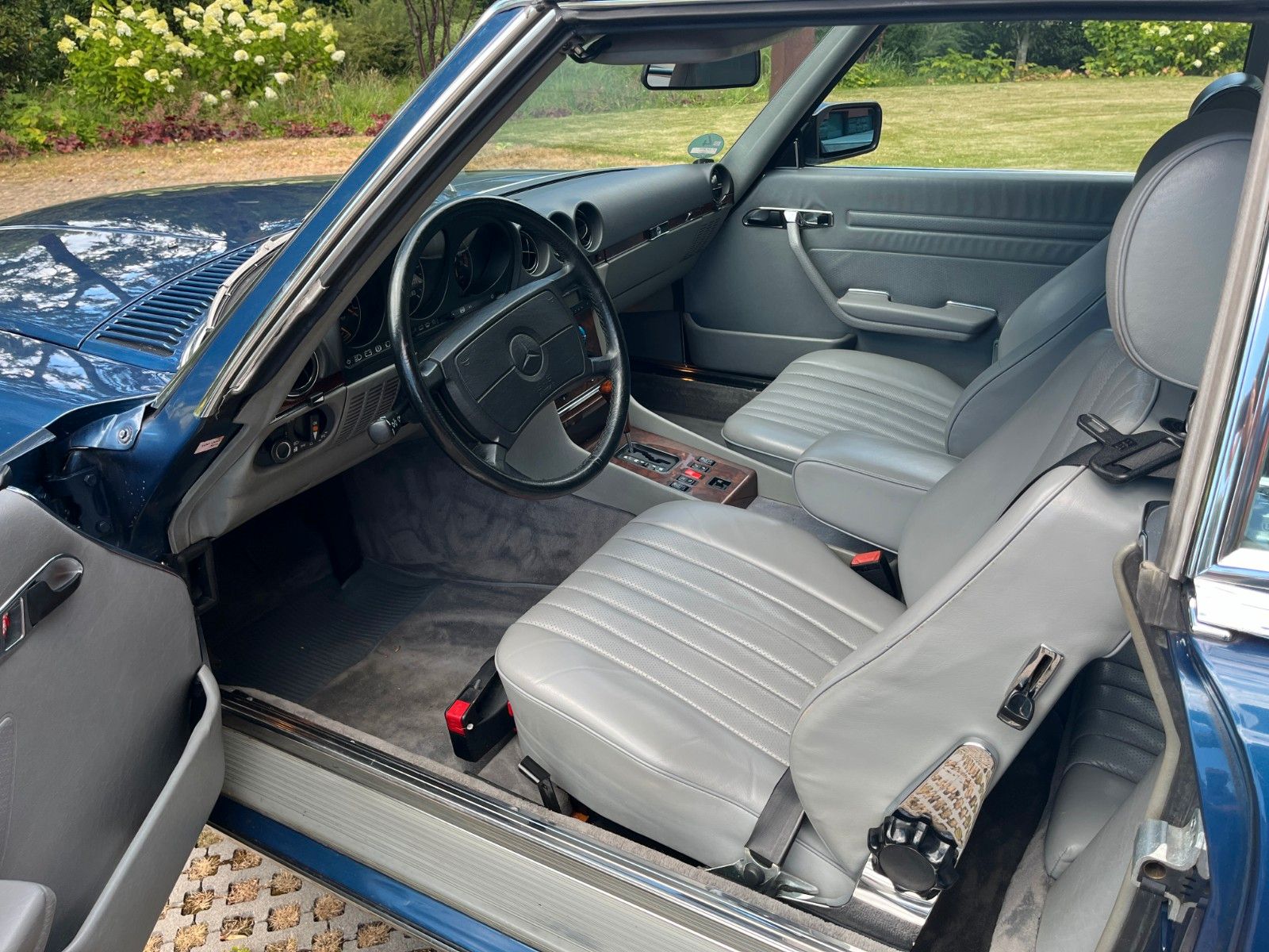 Fahrzeugabbildung Mercedes-Benz SL 300