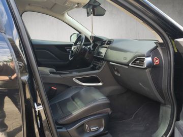 Jaguar F-Pace - 12