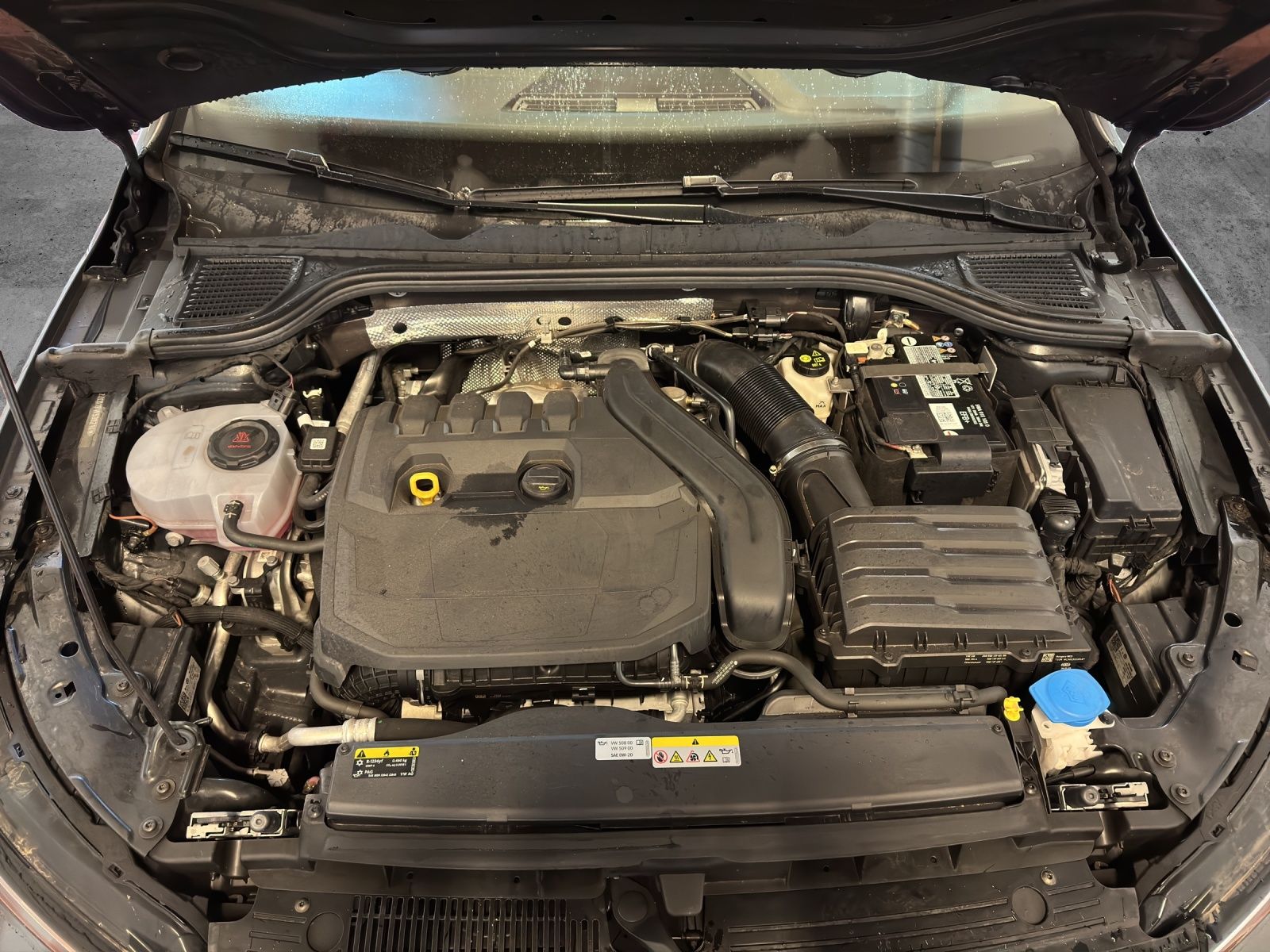 Fahrzeugabbildung Volkswagen Golf VIII Variant eTSI Active DSG LED ACC SH Nav