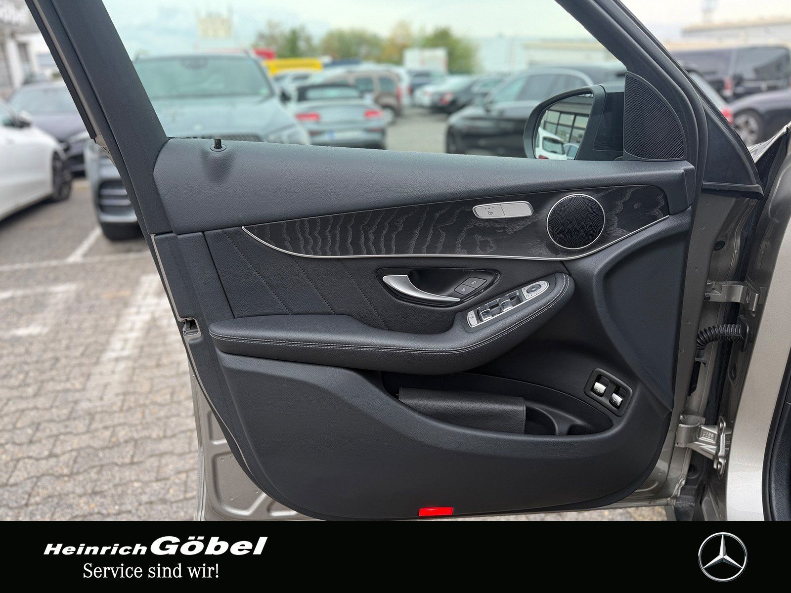 Fahrzeugabbildung Mercedes-Benz GLC 220 d 4M AMG+PANORAMA+ILS+20ZOLL+NIGHTP.+AHK