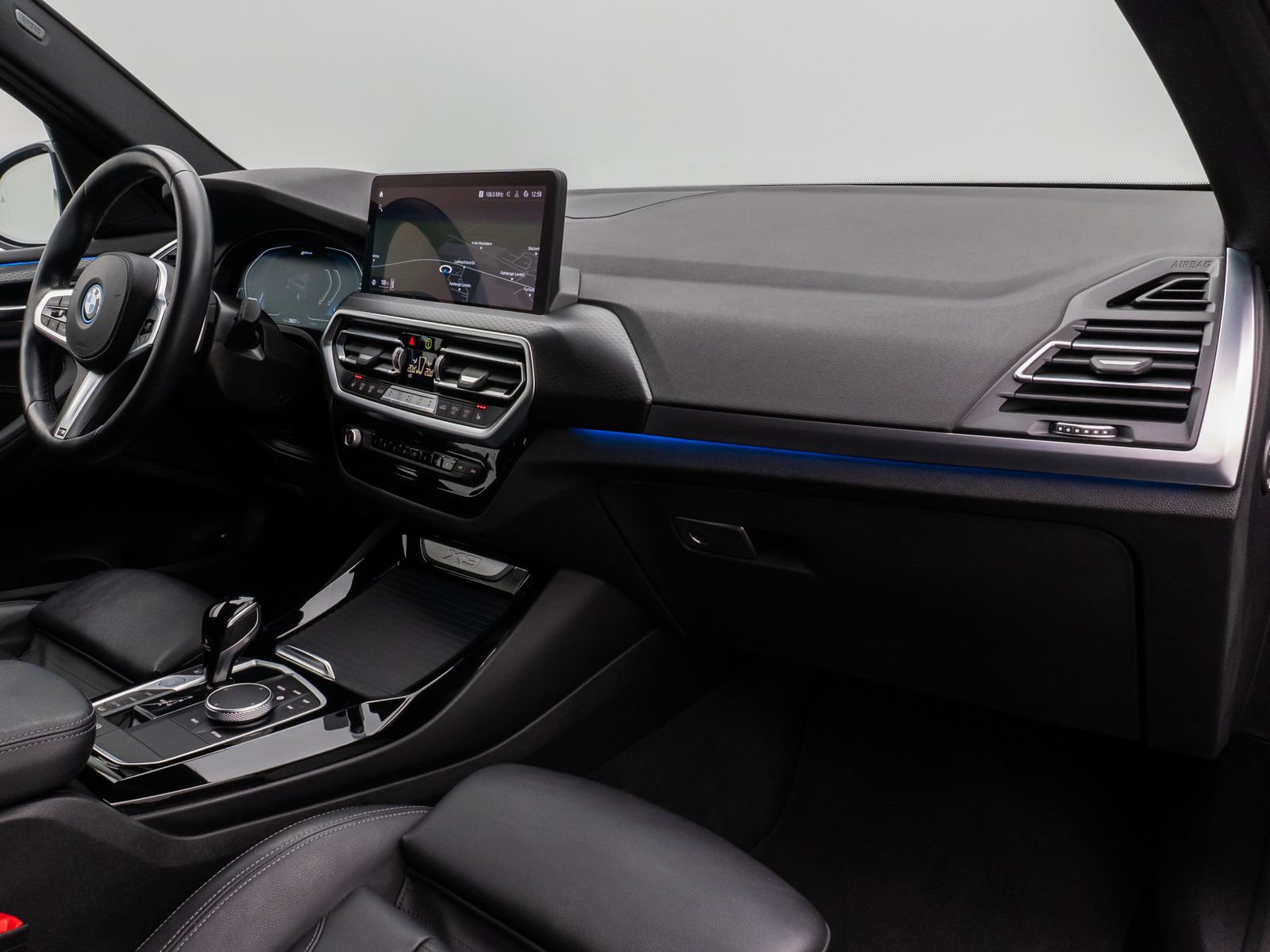 Fahrzeugabbildung BMW X3 xD30e M Sport 360°Laser HUD DAB HiFi AHK 20"