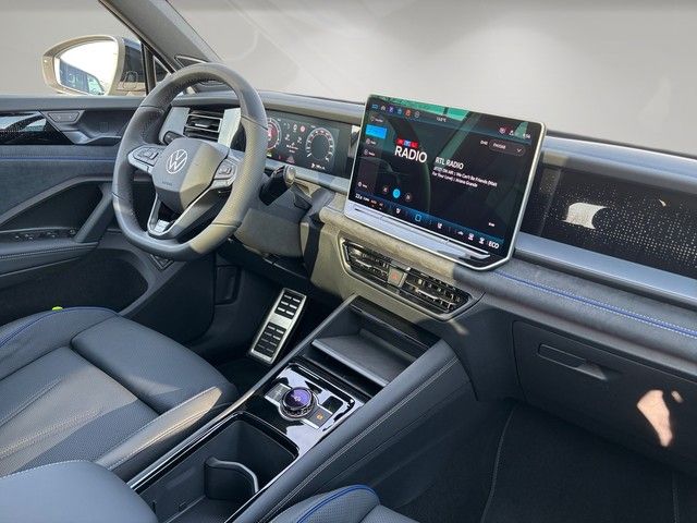 Fahrzeugabbildung Volkswagen Tayron 1.5eHybrid DSG R-LINE AHK+LEDER+PANO+20"+