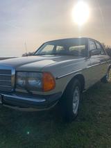 Mercedes-Benz Mercedes W123 gen. überholt Lack neu H-Kz ... - Mercedes-Benz 230: Ge