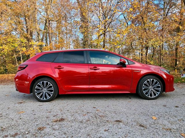 Toyota Corolla 2.0 Hybrid Kombi