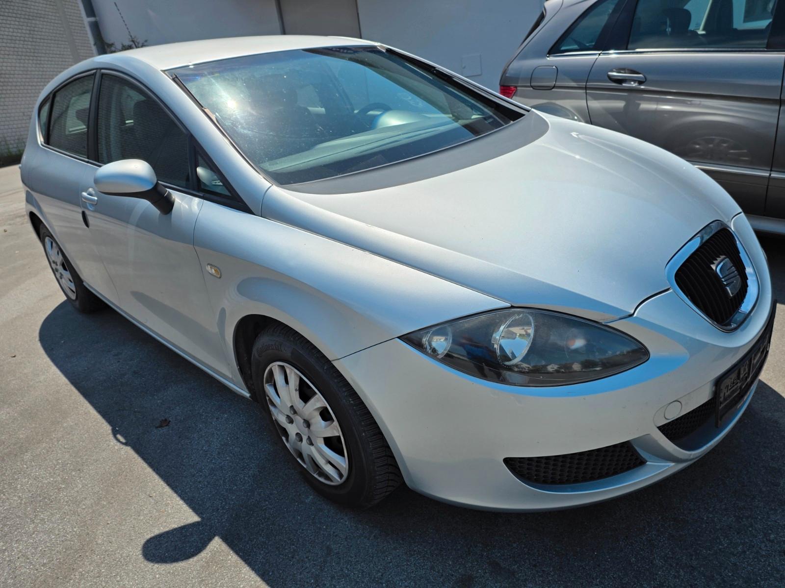 Seat Leon 1.6 Tüv 3/28 Anhängevorr.,8-fach bereift !