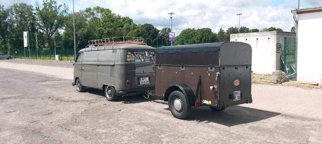 Volkswagen VW Bus T1 mit Westfalia Anhänger