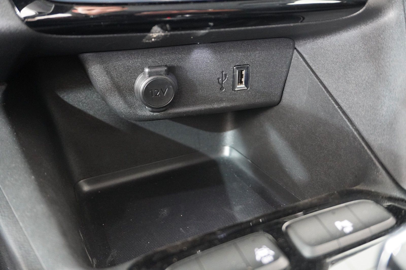 Fahrzeugabbildung Opel Corsa-e F ELEGANCE 3-PHASIG NAVI/LED/KAMERA/DAB+
