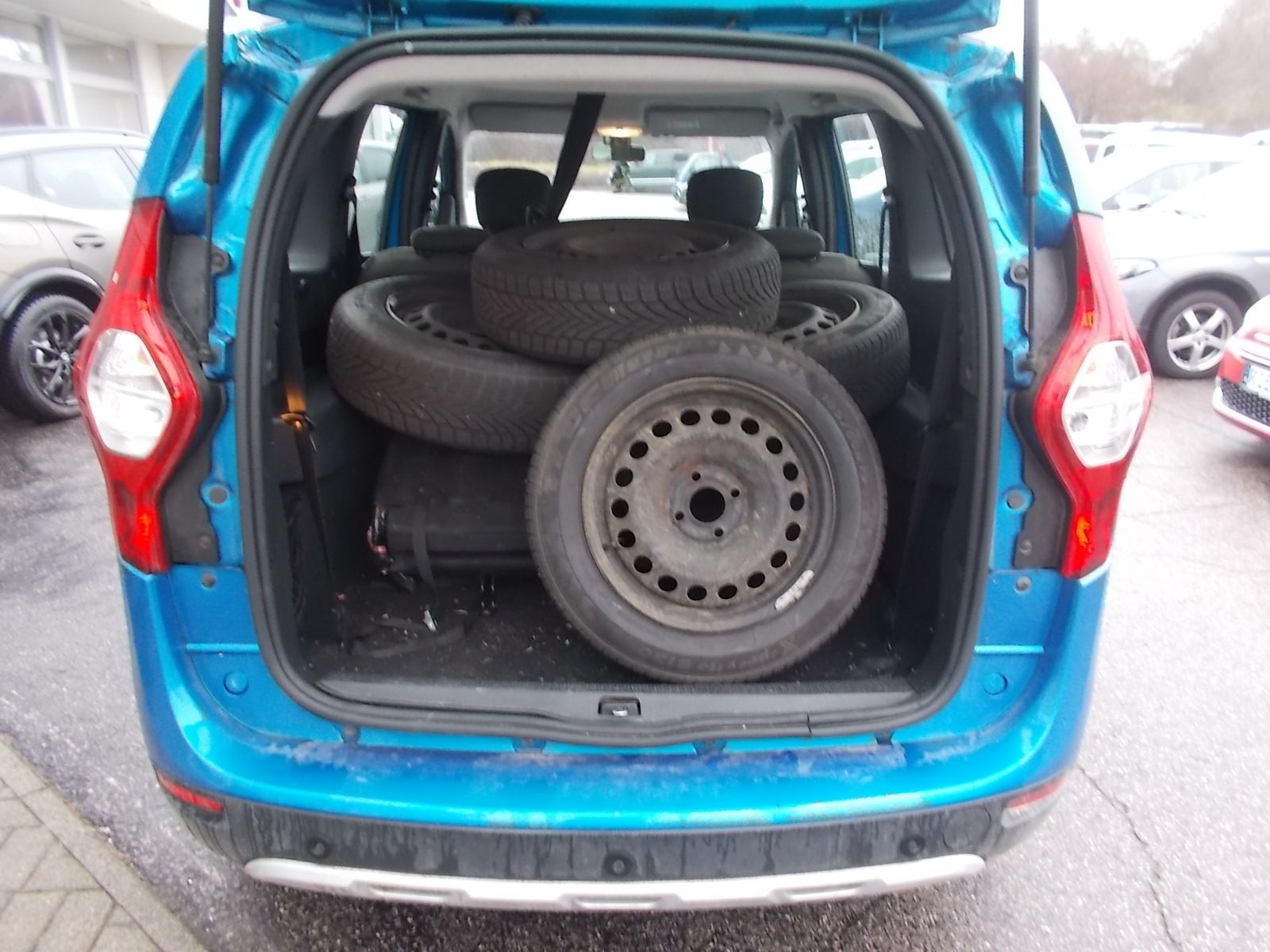 Fahrzeugabbildung Dacia Lodgy Stepway 1.2 TCe 7 Sitze