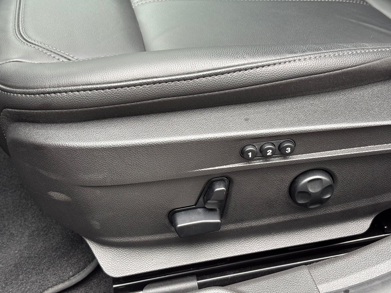 Fahrzeugabbildung Alfa Romeo Giulia Ti Q4/MEMORY/ACC/NAVI/KAMERA/SHZ