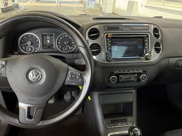 Volkswagen Tiguan - 11
