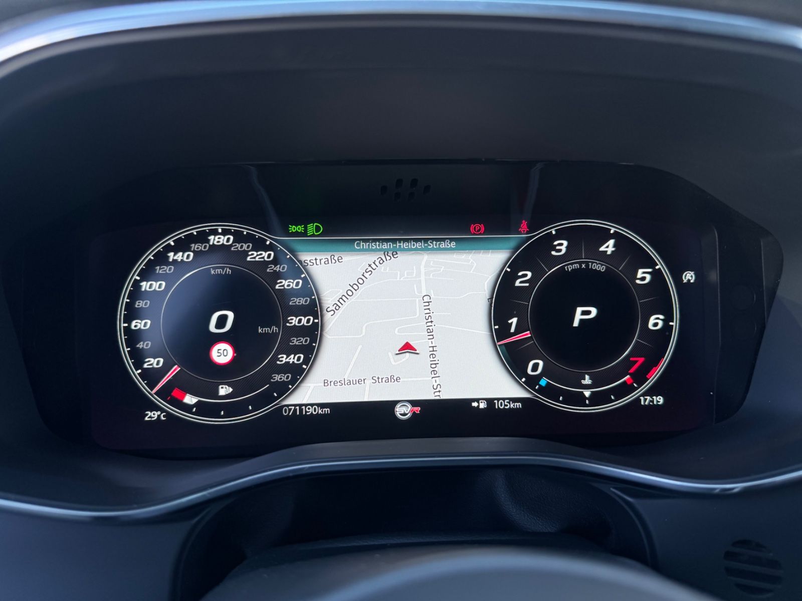Fahrzeugabbildung Jaguar F-PACE SVR /PANO/MERIDIAN/360°KAM/HUD/AMBIENTE