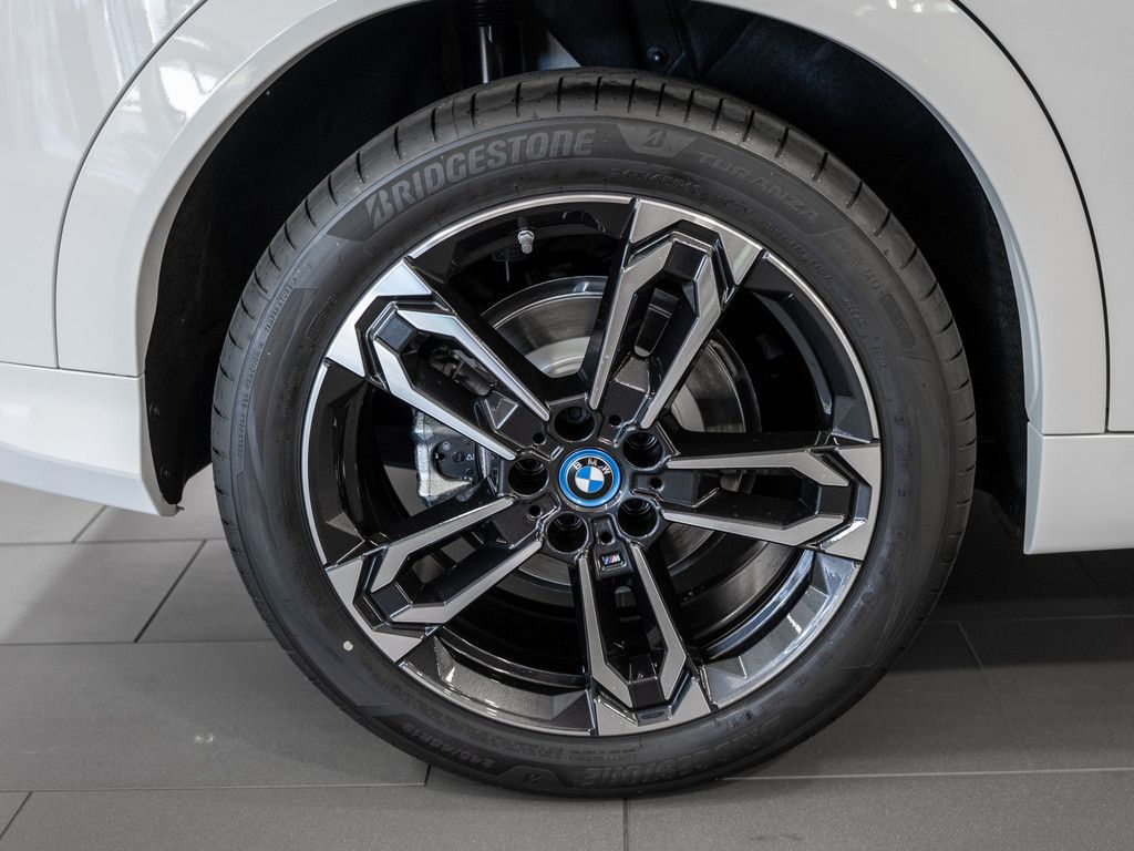 BMW iX2 - Bild 9
