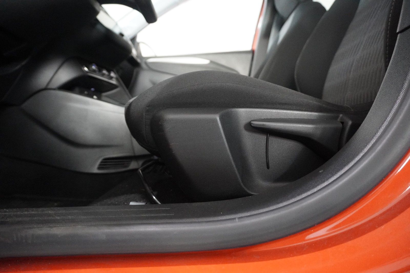 Fahrzeugabbildung Opel Corsa-e F EDITION 7KW NAVI/VIRT/TEMP/DAB/WÄRMEP.