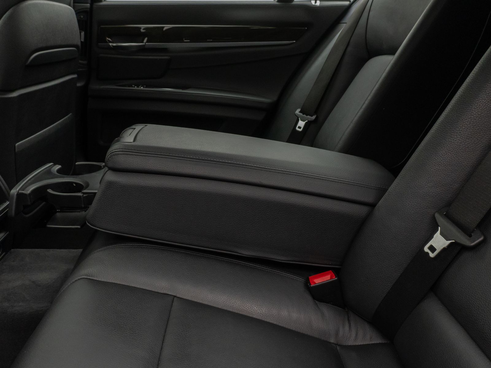 Fahrzeugabbildung BMW 740d xD Glasdach Kamera HUD HiFi Lenkrhzg SoftCl