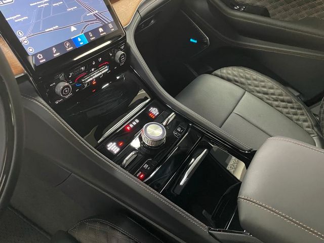 Fahrzeugabbildung Jeep GRAND CHEROKEE -L- SUMMIT-RESERVE 5.7L-V8 SOFORT