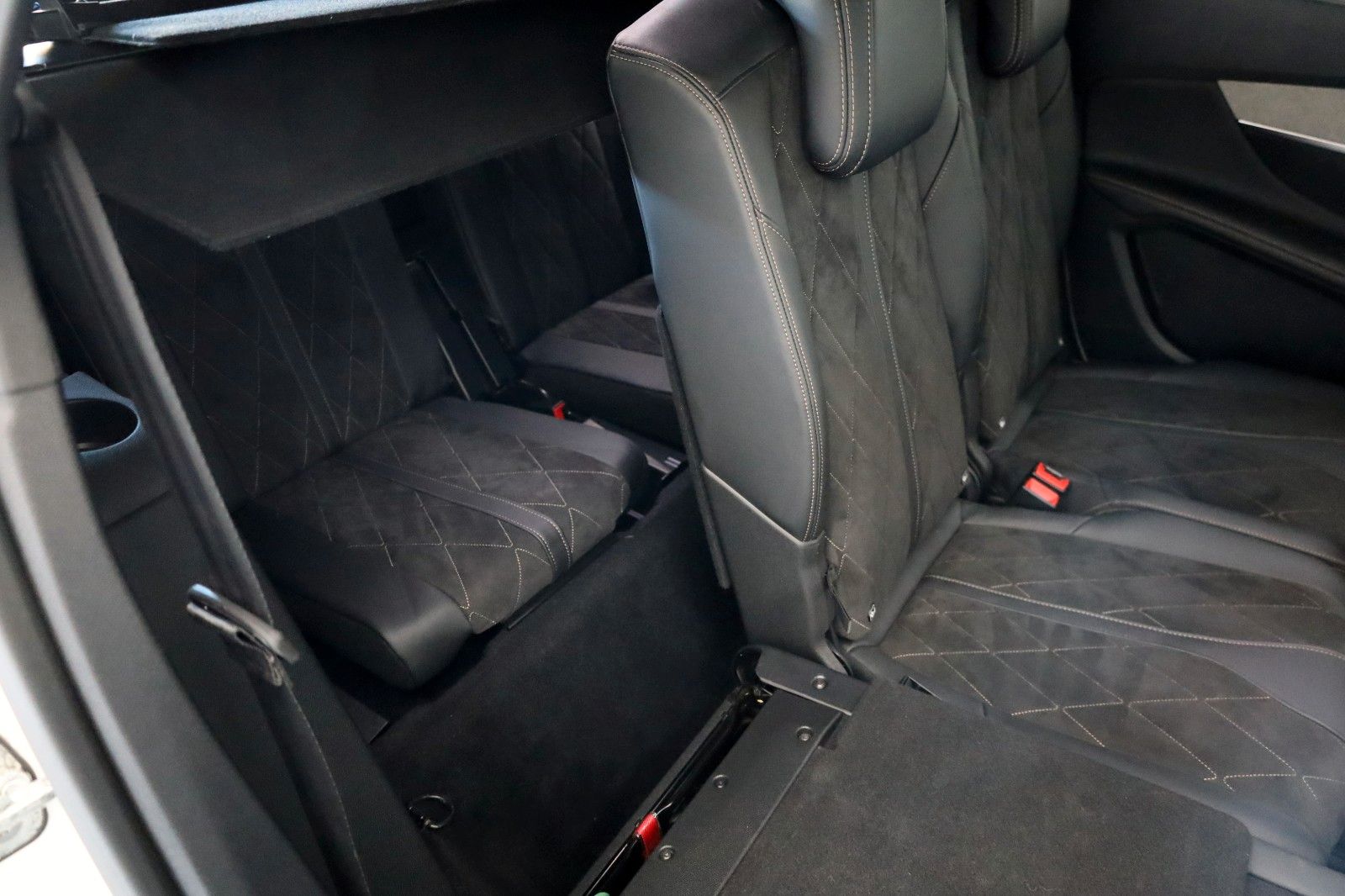 Fahrzeugabbildung Peugeot 5008 GT,7 Sitze,Leder,Navi,LED,Kamera,SH,PDC,AHK