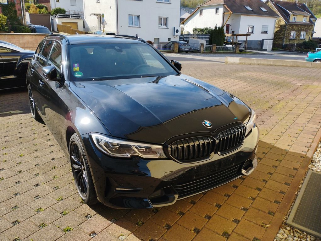 Image of BMW 320