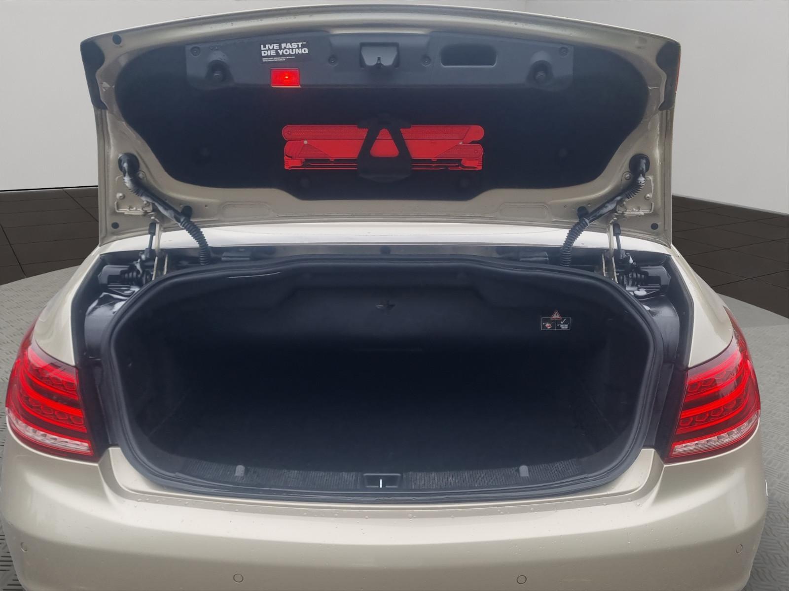 Mercedes-Benz E 200 Cabrio AHK/CAM/PTS/LED